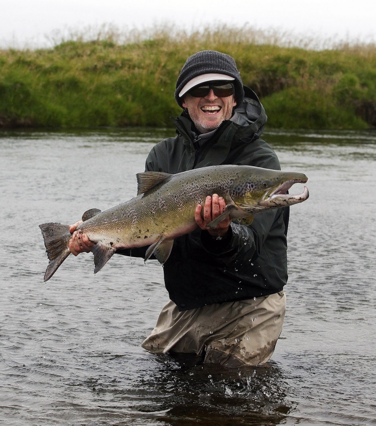 Angler Einar Falur with nice autumn salmon in one of Iceland rivers.
www.anglers.is 