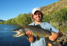  Foto de Pesca con Mosca de Trucha marrón por Matias Curuchet – Fly dreamers 