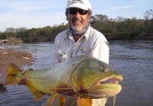 Eduardo Armanini 's Fly-fishing Picture of a Golden Dorado – Fly dreamers 