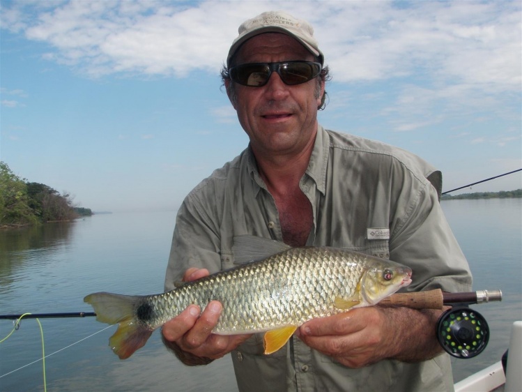 Marcelo con una boga pescada con la pelotita sacamos unas cuantas pero ninguna grande otra pesca pendiente.