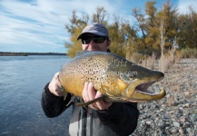  Fotografía de Pesca con Mosca de Trucha marrón por Pablo Zaleski – Fly dreamers