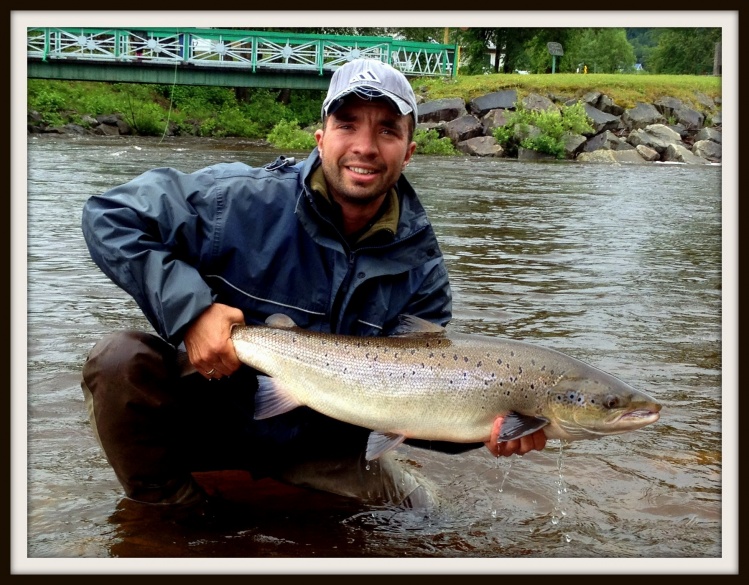 This his the first fish off the day for my client Mario....a nice salmon arround 25lbs