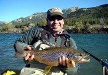  Fotografía de Pesca con Mosca de Trucha marrón por Gonzalo Theill – Fly dreamers 