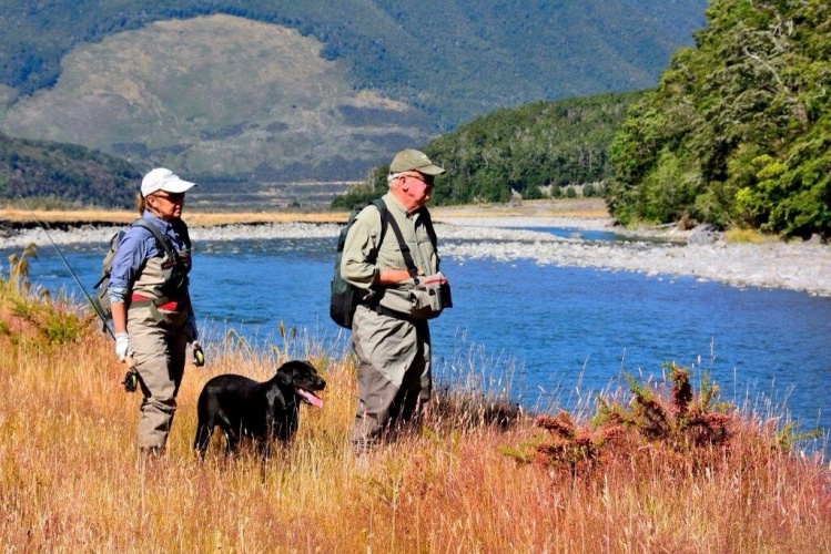 John Gemmell, Sam, and Cathy look for a fish.