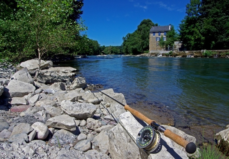 Double hand fly rod and Gave d'Oloron River
