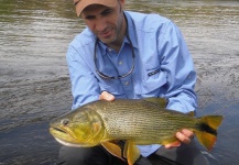 Martin Tagliabue 's Fly-fishing Picture of a Golden Dorado – Fly dreamers 