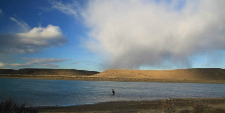 Persiguiendo Steelhead en el Río Santa Cruz, Patagonia Argentina. Abril 2014.
Foto: Claudio Martin