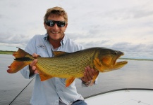 Alex McCloy 's Fly-fishing Image of a Golden Dorado – Fly dreamers 