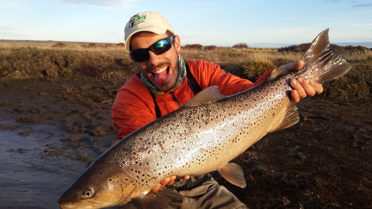 época de estudios con el biólogo aguas arriba del Rio Grande