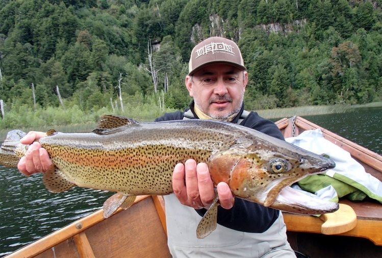 www.lavaguada.cl: Un día de trofeos arcoiris en las aguas de Ruta de Los Pioneros Outfitters,  Patagonia - Chile.