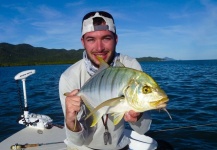 Gillie Greenberg 's Fly-fishing Picture of a Golden Trevally – Fly dreamers 