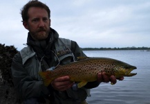  Fotografía de Pesca con Mosca de Trucha marrón por Pierre Lainé – Fly dreamers