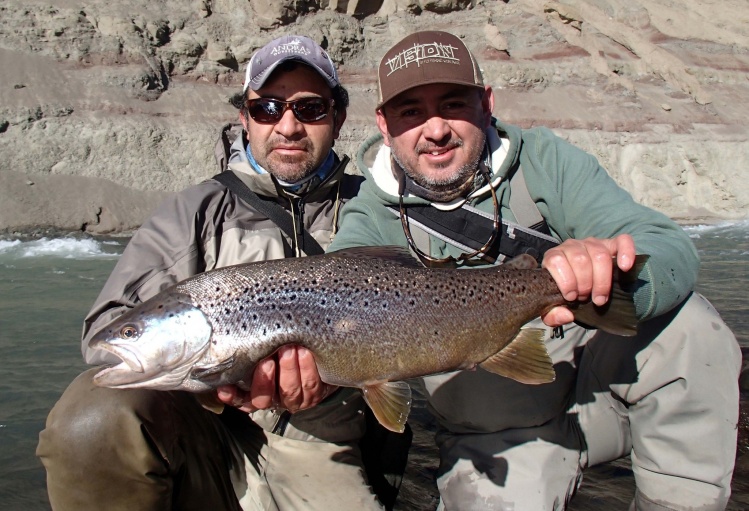 www.lavaguada.cl: Otro día de pesca bajo el cielo del Cóndor con mis amigos de Ríos Patagónicos Outfitters, Sur de Chile.