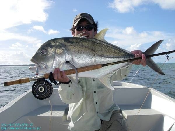 Masanori Sarai 's Fly-fishing Picture of a Giant Trevally – Fly
