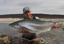  Situación de Pesca con Mosca de Trucha arcoiris– Foto por Estancia Laguna Verde en Fly dreamers