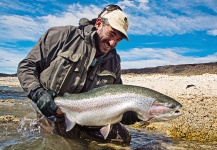  Situación de Pesca con Mosca de Trucha arcoiris – Imagen por Estancia Laguna Verde en Fly dreamers