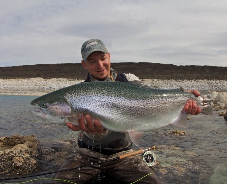 Fly fishing Massive Rainbow - Estancia Laguna Verde Lodge, Jurasic Lake