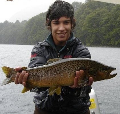 Día de lluvia en el lago Aluminé con Angel Fontanazza.