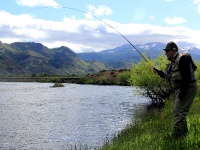 Juan Pablo con su primer trucha en tenkara