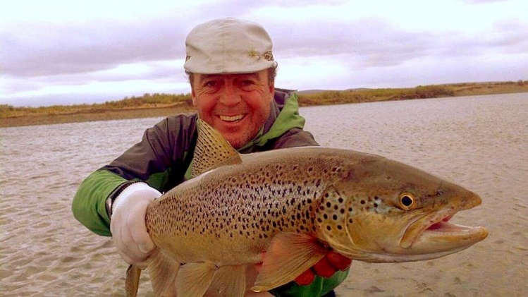 Here's our friend Julio Parra with another "better than great" Limay River brown. Julio's got "the touch"!! 