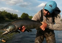  Fotografía de Pesca con Mosca de Trucha marrón por Matias Curuchet – Fly dreamers 