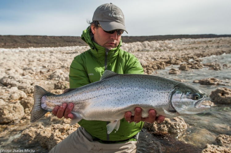 Strobel, pesca con mosca en tierra Tehuelche.