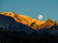 Ultima hora, sale la luna