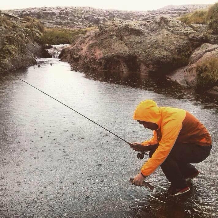 FONTINALIS CON LLUVIA EN LA PAMPA DE ACHALA CORDOBA  ARGENTINA , ESPECTACULARES PAISAJES CORDOBESES 