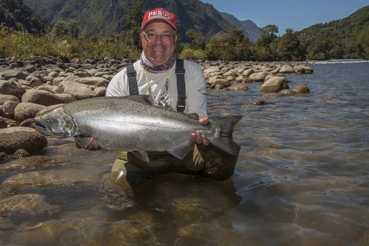 Pepe Mélega Catch Chinook  Salmon in Puelo River, Chile - Andes Lodge. Photo by Steve Choate