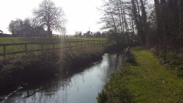 RIVER AVON, MANNINGFORD, WILTSHIRE, UK. 7th April 2015.