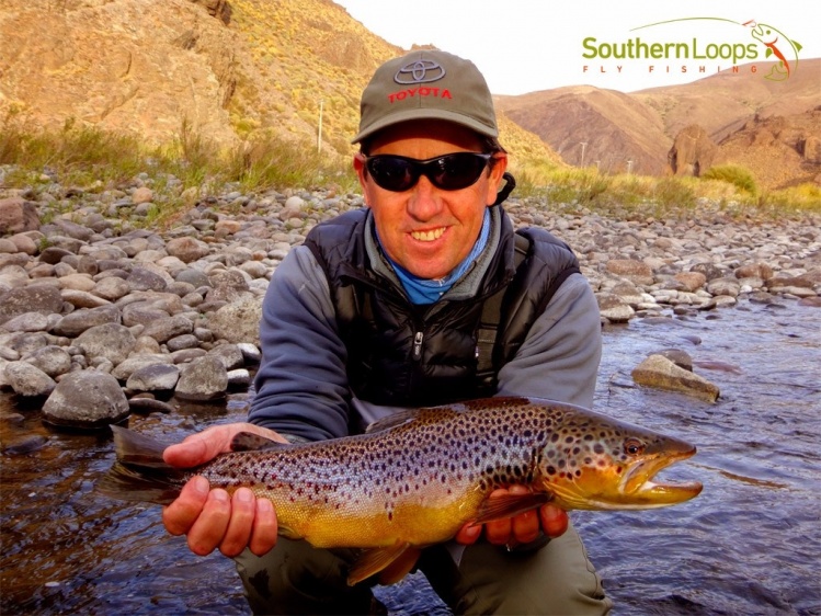 Yesterday a very slow day on the Malleo River, but after lots of work, we caught this epic Brown Trout!