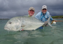 Jako Lucas 's Fly-fishing Image of a Giant Trevally – Fly dreamers 