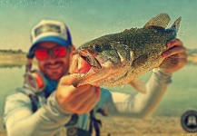  Captura de Pesca con Mosca de Bass de boca grande - Lubina Negra por Jorge Garcia – Fly dreamers