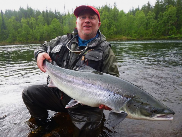 Kola river salmon fishing