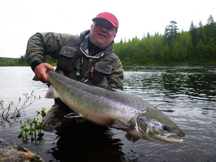 Kola river salmon fishing