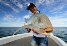  Imagen de Pesca con Mosca de Golden Trevally por Katka Švagrová – Fly dreamers