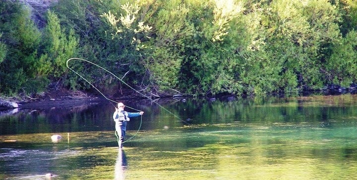 Recogiendo la línea en la Boca del Rio Chimehuin - Junin de los Andes