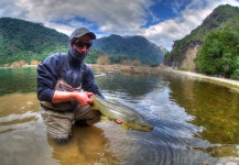  Fotografía de Pesca con Mosca de Trucha marrón por Max Ignacio Segura Safian – Fly dreamers 