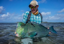 Fergus Kelley 's Fly-fishing Catch of a Bumphead parrotfish – Fly dreamers 