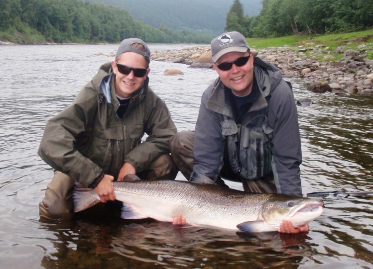 Gaula Flyfishing Lodge in Norway - A massive 120 cm/18kg salmon caught and released on our fly fishing beat