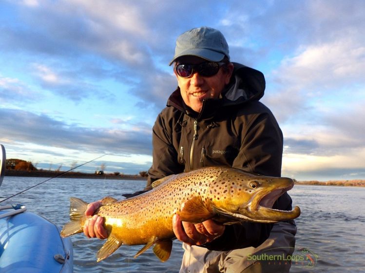 Another ‪fishing‬ season ends yesterday at ‪northern Patagonia Rivers‬. We've been ‪fly fishing‬ the always fascinating ‪‎limay medio river‬. Great times and mind-bending ‪brown trout‬!!