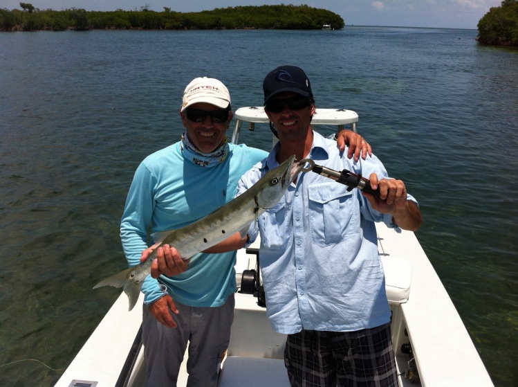 Finalmente debut saltwatero con Martin Carranza en Biscayne Bay, antes y después de espantar varios bonefish nos cruzamos con unas cudas.