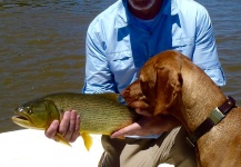 Pescando con Chuck y George......por las dudas George es el perro ...