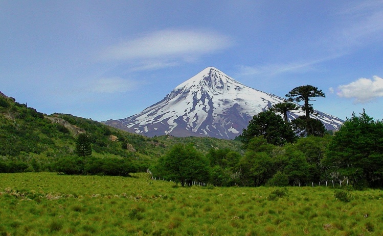 Lanín volcano on the way to lake Tromen