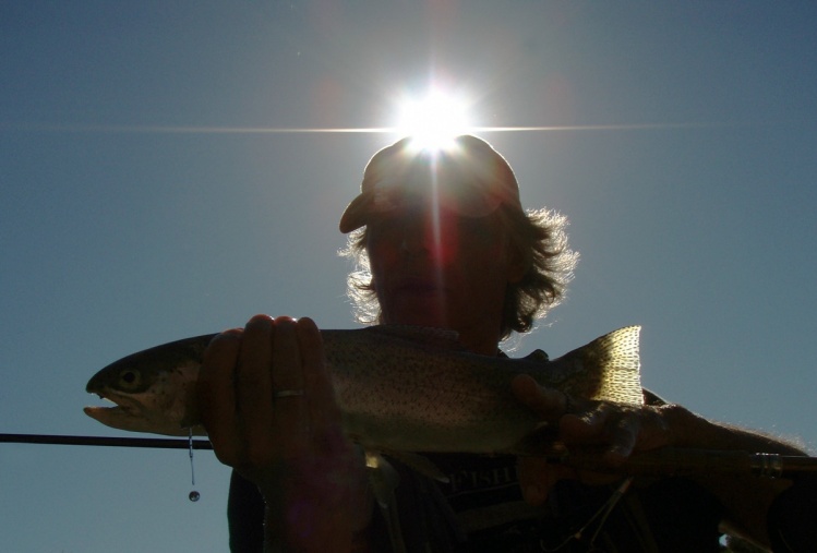 "Pescador de Imagenes" Un iluminado de pescar con mosca,asi me siento viendo esta foto.(autoretrato)