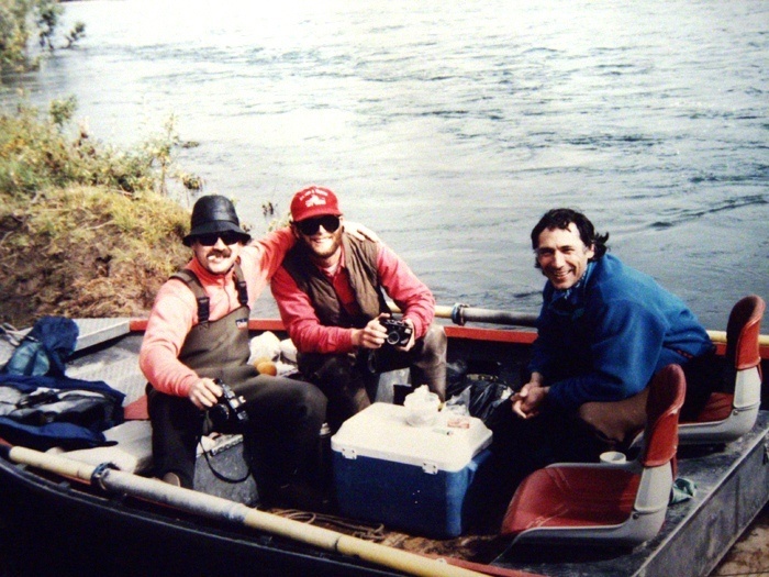 Alaska , que experiencia de pesca y amistad!!!
Marcelo Morales ,Sindo Fariña y el guía.