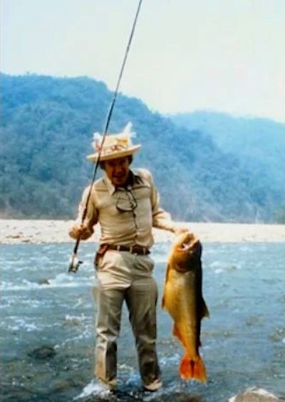 Billy Pate with the first Golden Dorado over 30 lb. caught on the Bermejo river, Argentina