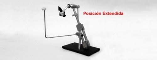 La posición EXTENDIDA, la cual permite mantener la misma altura que la Standard pero el eje fuera del banco de atado.