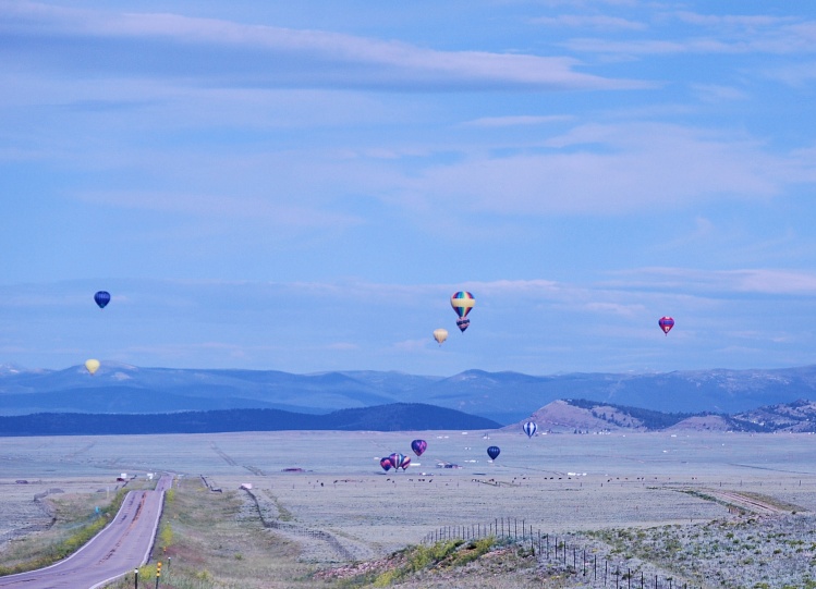 Balloons at the Spinny turnoff.

