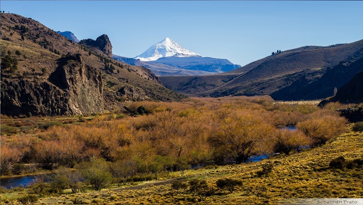 Ganas de Patagonia!!!!
Volcán Lanín visto desde el río Malleo